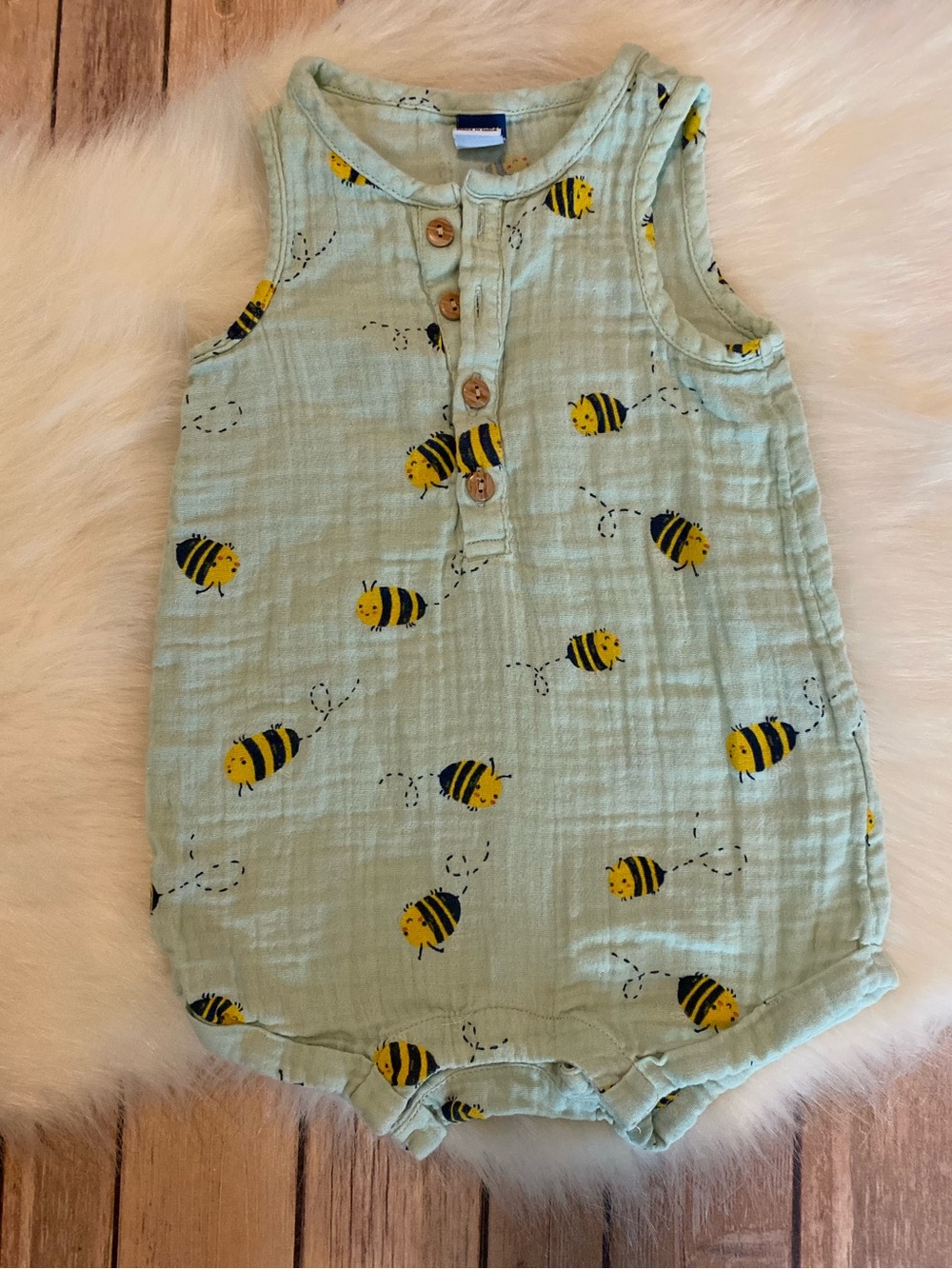 Boy’s 12-18M Old Navy Muslin Bee Romper